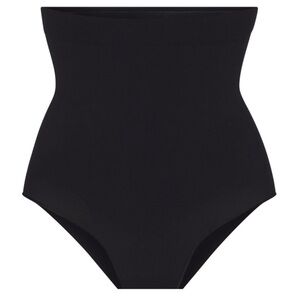 Skims body shape wear